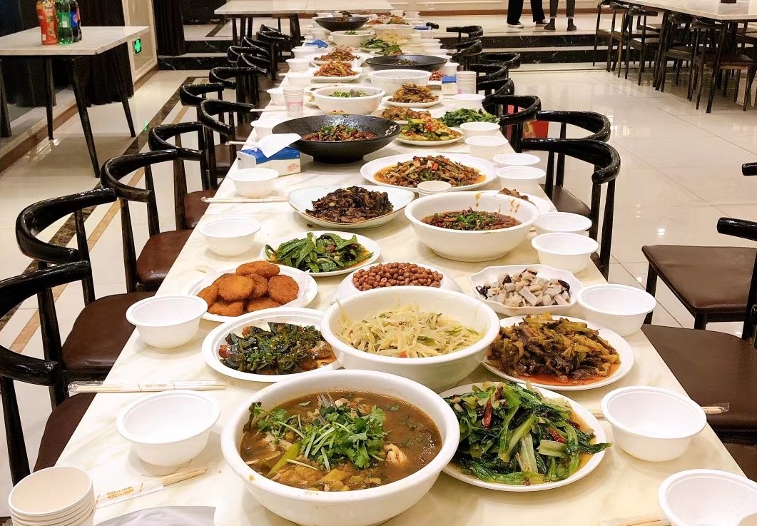 團(tuán)建/乾坤未定，你我皆黑馬